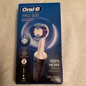 Oral-B PRO 500 Electric Toothbrush - White and Navy Blue